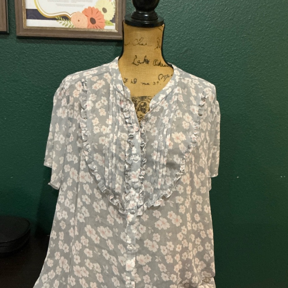 Torrid Floral Ruffle Blouse - Gray and White